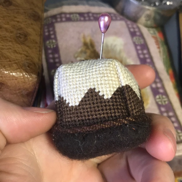 Needlepoint Cupcake Pin Cushion Vintage - Picture 3 of 5